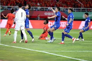 董路：国足被新加坡逼平，主教练有90%%的责任！